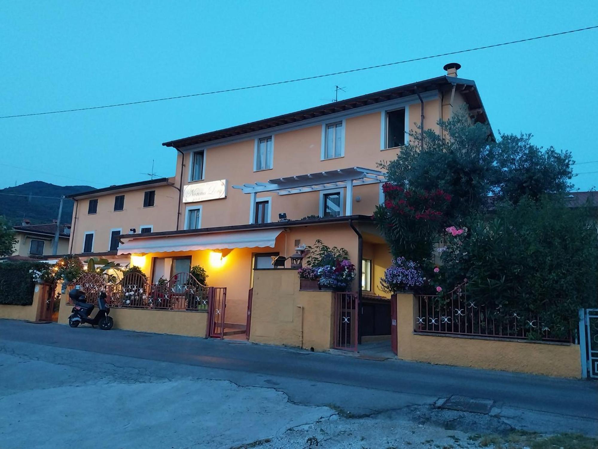 Nonna Lory Bed and Breakfast Pietrasanta Buitenkant foto